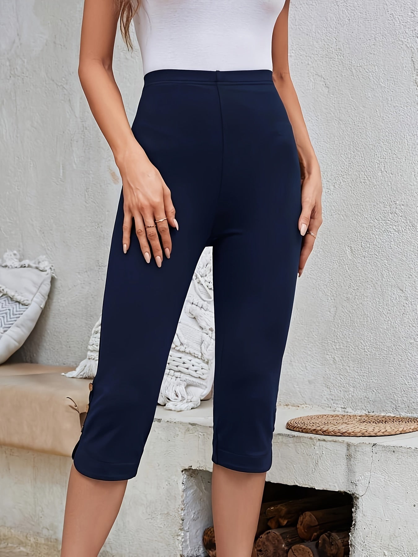 Women's Solid Color Tight-Fitting Capri Leggings – High-Stretch Slim Fit Cropped Pants for Summer Workout, Yoga & Casual Wear in Navy Blue