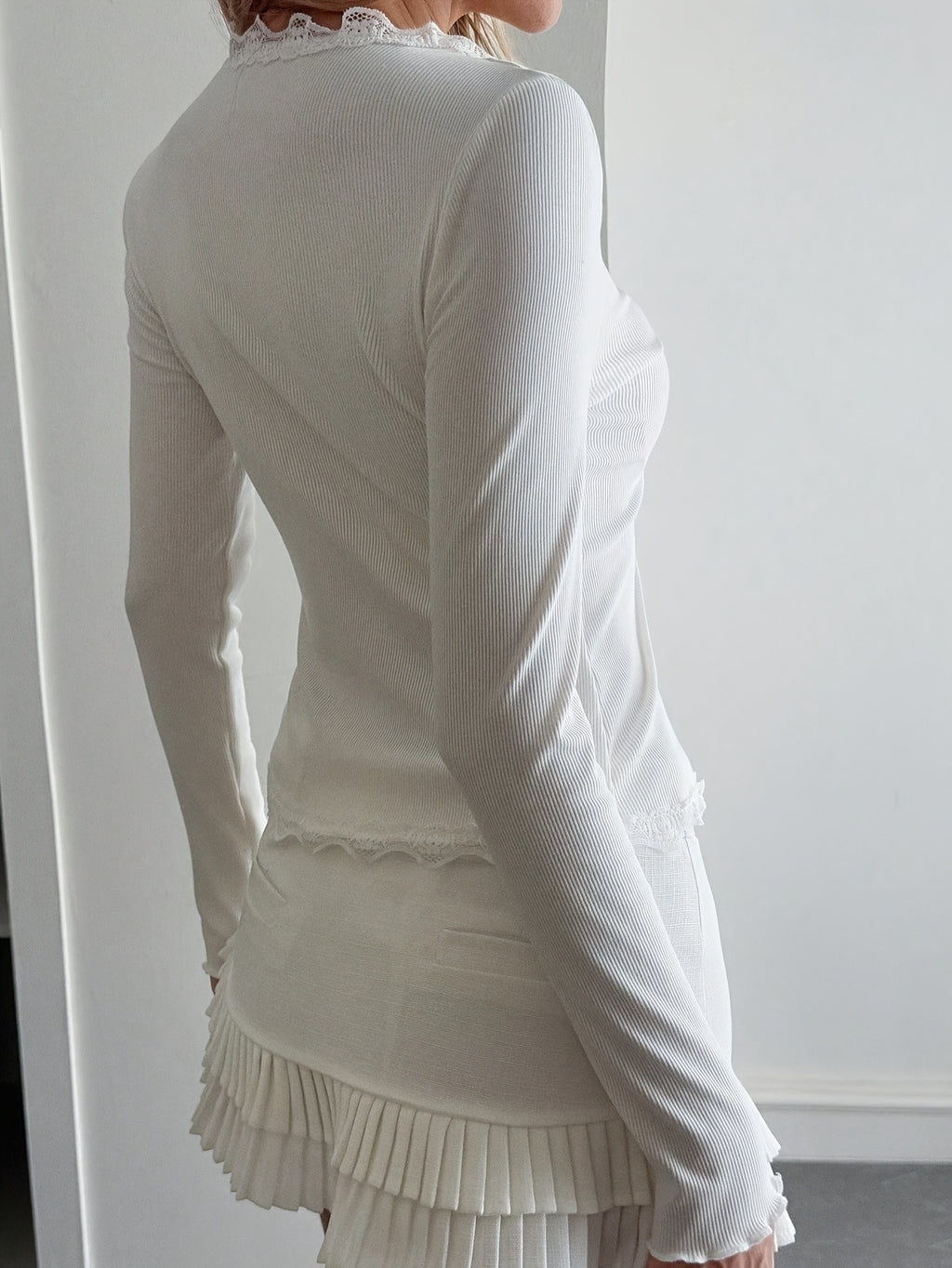 Women's Lace Ruffle Trim Slim-Fit Cardigan Long Sleeve Button-Up Top Lace Patchwork Elegant Blouse White Black XS S M L XL Casual Office Spring